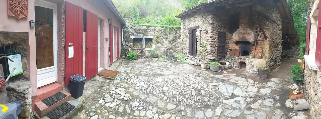 Hotel Cedres Bleus De Joany Chez Nathalie Viviez Frankreich