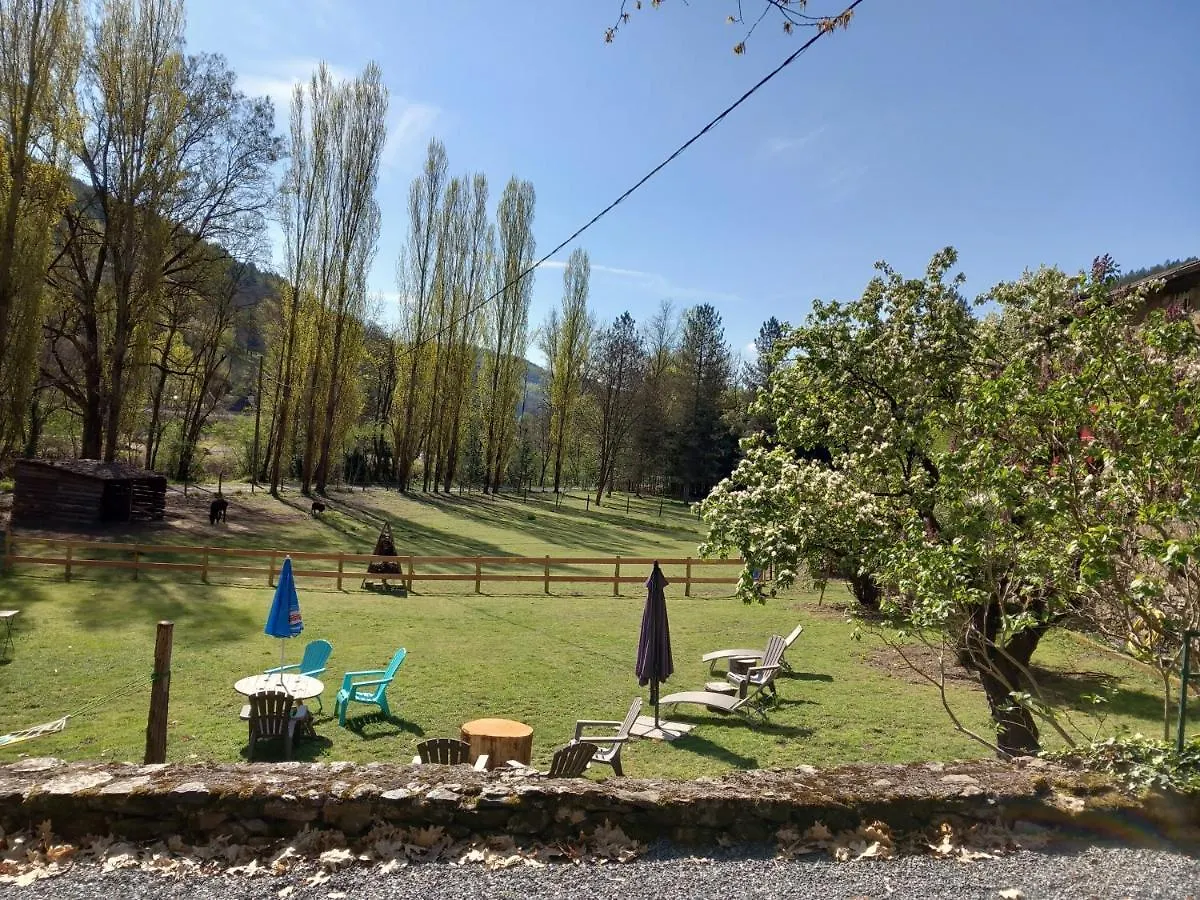 Gasthof Hotel Cedres Bleus De Joany Chez Nathalie Viviez Frankreich