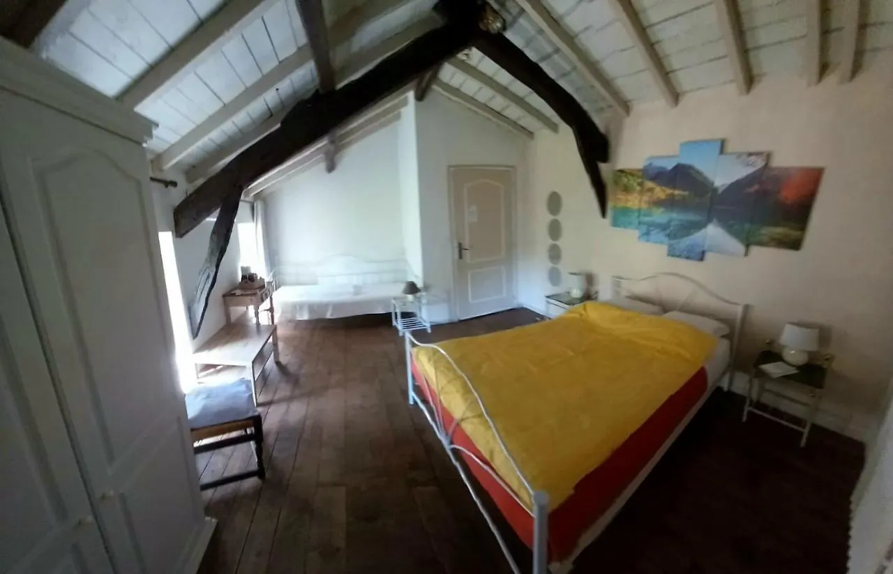 Hotel Cedres Bleus De Joany Chez Nathalie Viviez 0*,  Frankreich
